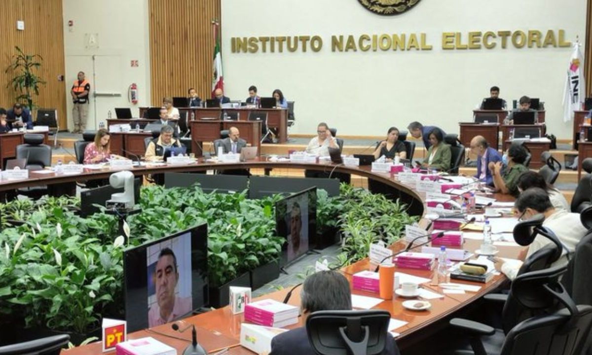 Morena pide al INE remover a Manuel López San Martín como moderador del debate