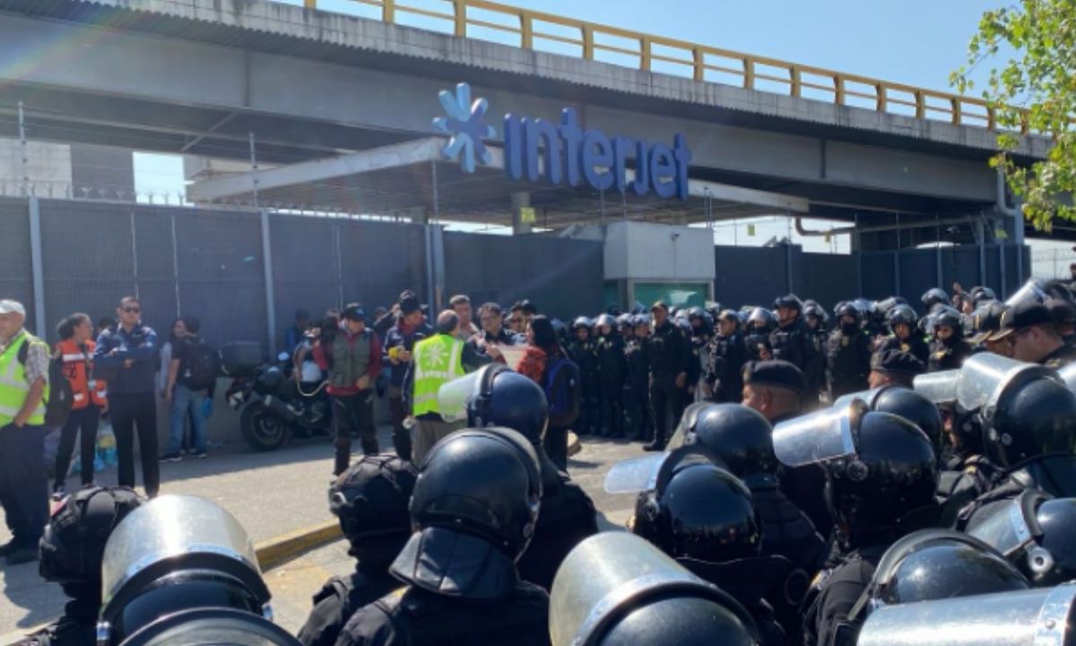 Foto:AICM|Trabajadores de Interjet exigen pago; bloquean circulación cerca del AICM