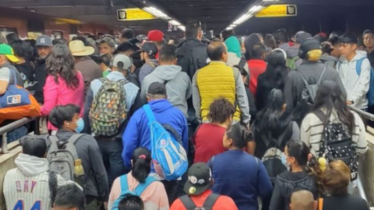 Foto:Redes sociales|Reportan 7 líneas del Metro saturadas y lentas este 20 de marzo