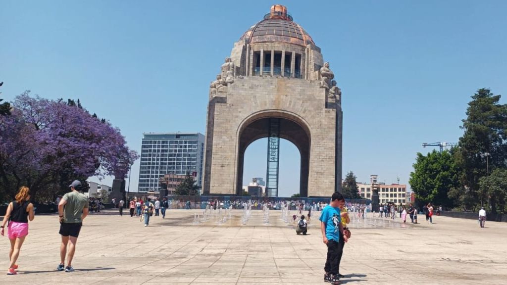 El Monumento a la Revolución, un gran lugar para descansar del calor