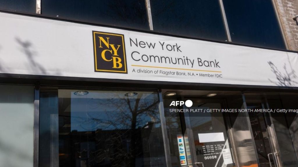 El banco regional estadounidense New York Community Bancorp obtuvo más de mil millones de dólares de financiamiento de inversores