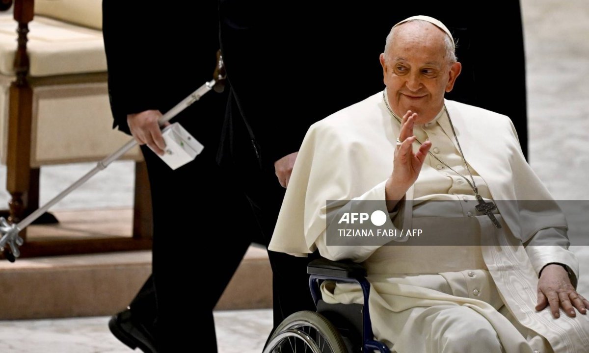 El Papa Francisco padece bronquitis. Lo anterior fue confirmado por el mismo pontífice este sábado 2 de marzo en un evento en el Vaticano.
