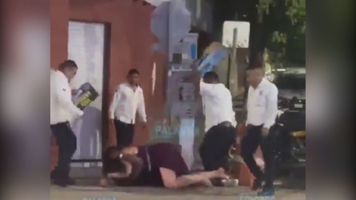 Captan a supuestos taxistas agrediendo a un turista en Playa del Carmen