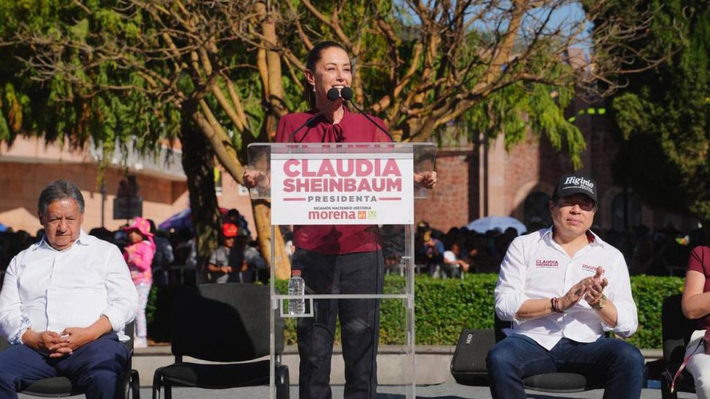 La candidata presidencial, Claudia Sheinbaum, prometió continuar las investigaciones por el caso Ayotzinapa en caso de resultar electa.
