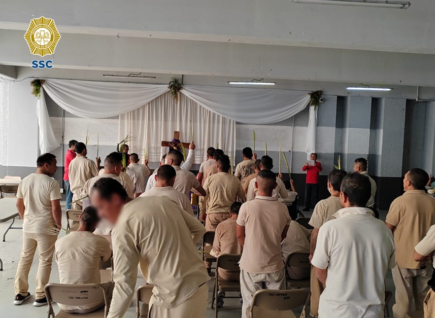 La población de los centros penitenciarios de la Ciudad de México se sumó a las actividades del Domingo de Ramos.