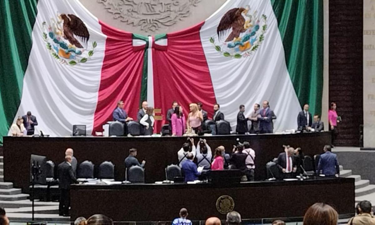 La diputada trans María Clemente García (Morena) “clausuró” la sesión del Pleno en la Cámara de Diputados.