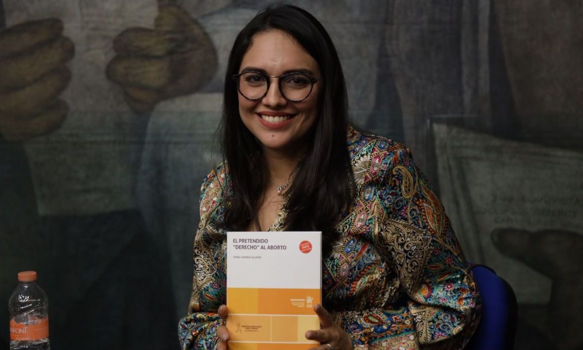 Diana Gamboa Aguirre presentó su libro ‘El pretendido derecho al aborto’, en el que defiende que “el Estado debe garantizar la maternidad”