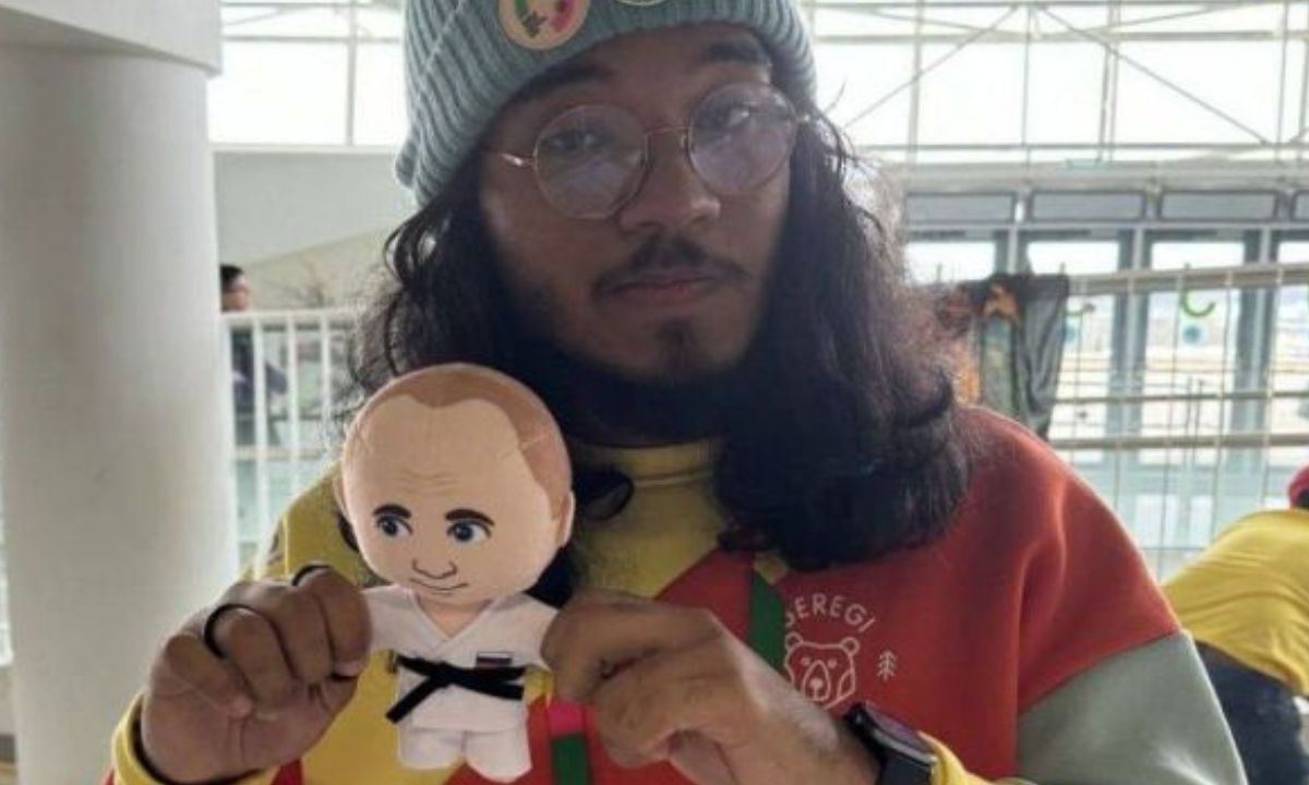 Ponen a la venta muñeco de peluche de Vladímir Putin durante el Festival Mundial de la Juventud