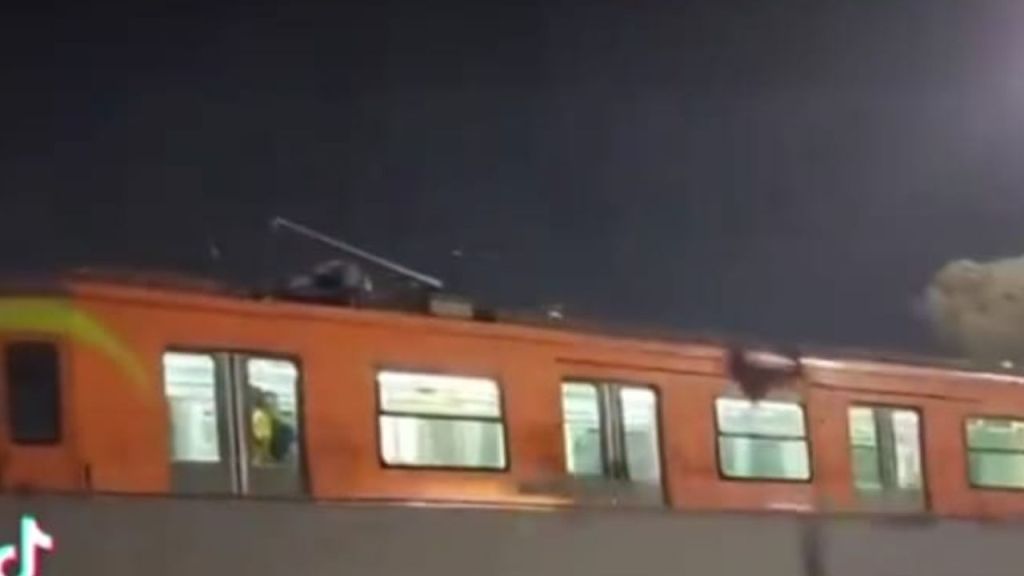 Hombres practican 'cruising' en el último vagón del Metro