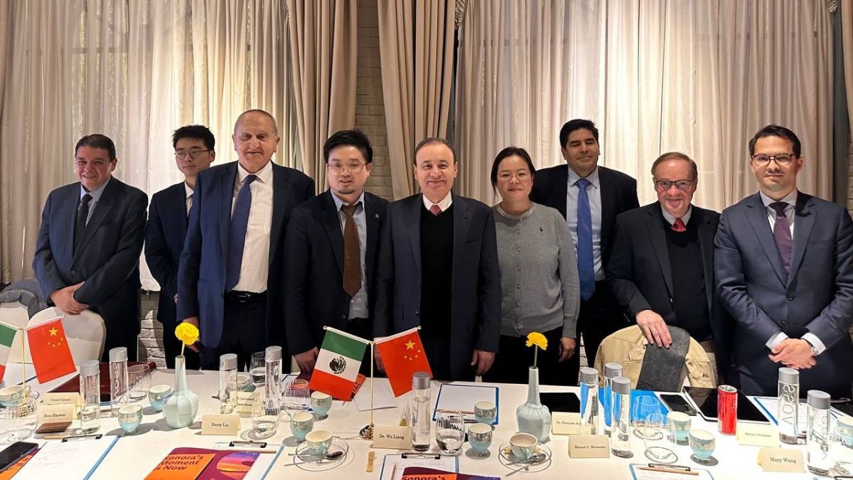 En su gira de trabajo por China, Alfonso Durazo sostuvo reuniones con directivos de empresas especializadas en los sectores de nuevas energías