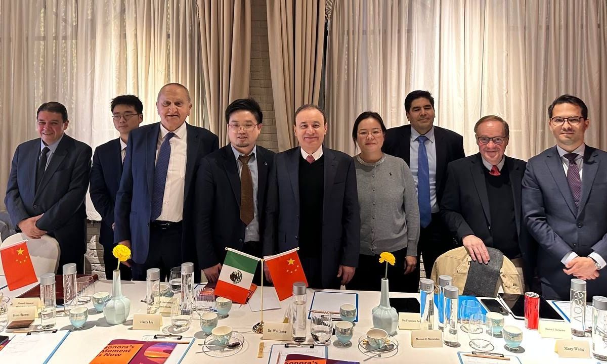 En su gira de trabajo por China, Alfonso Durazo sostuvo reuniones con directivos de empresas especializadas en los sectores de nuevas energías