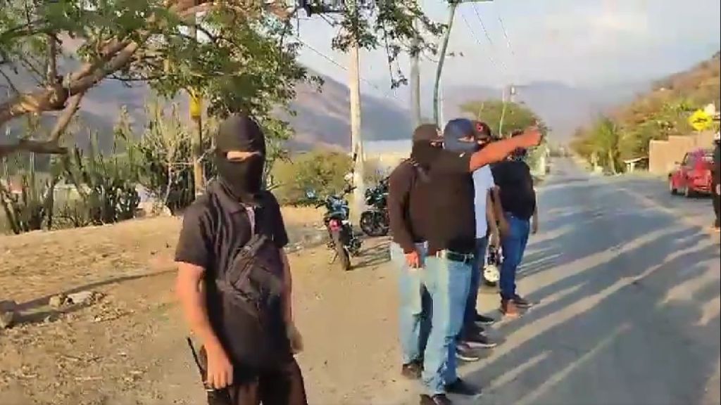 Encapuchados realizaron retenes en Chiapas, y mandaron mensajes a AMLO y Sheinbaum