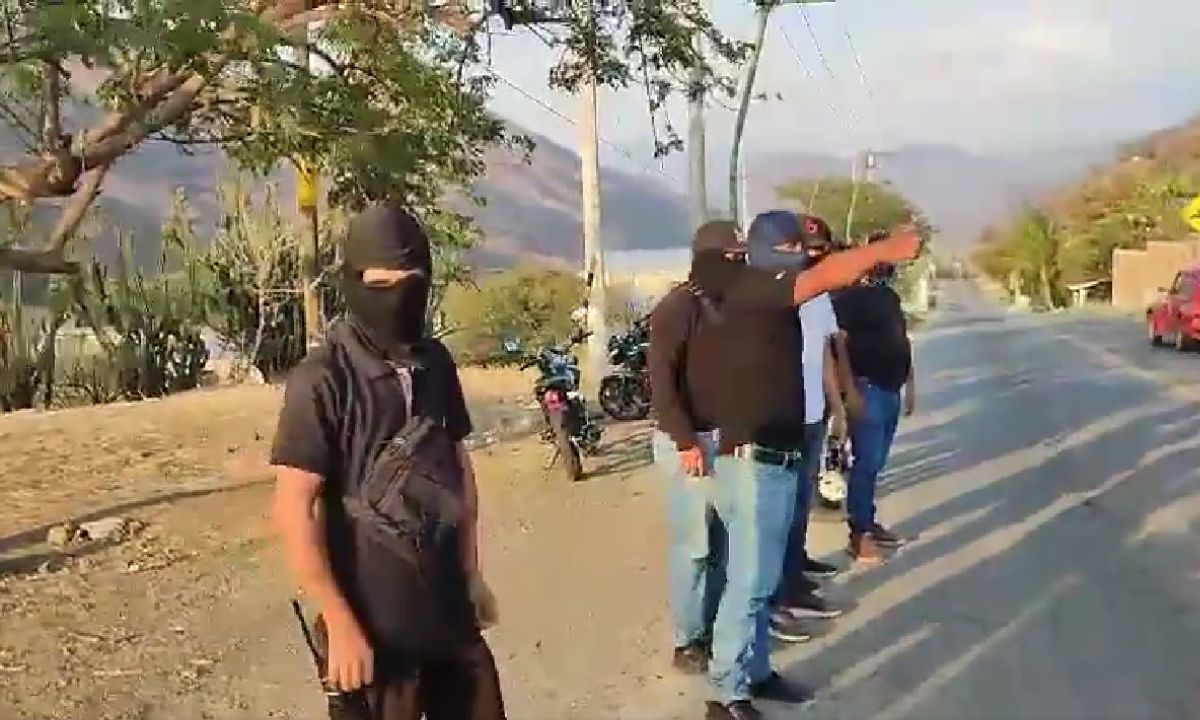 Encapuchados realizaron retenes en Chiapas, y mandaron mensajes a AMLO y Sheinbaum