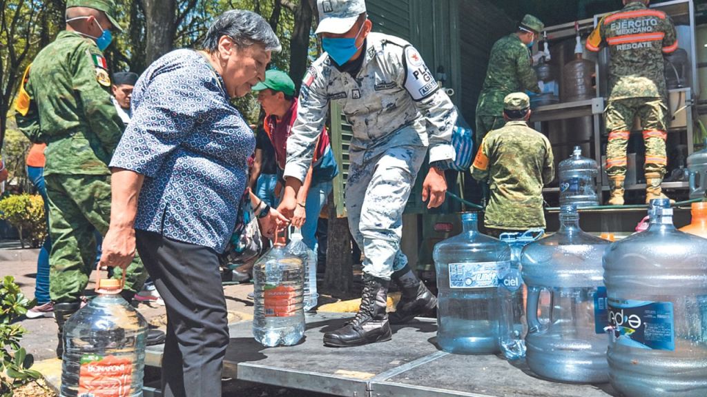 En la Ciudad de México, 40 por ciento del agua que llega a los usuarios no cumple con la normatividad y estándares de limpieza requeridos, esto de acuerdo con información de la Comisión Nacional del Agua