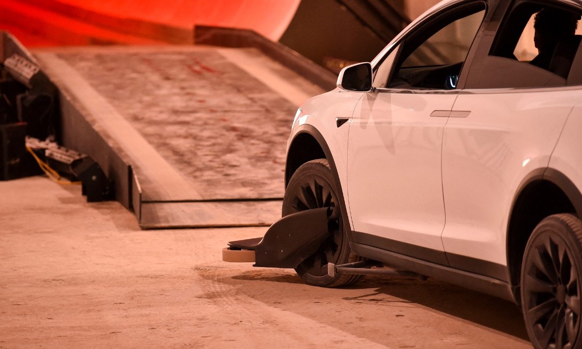 Tesla llegó a un acuerdo con la familia de un ingeniero que falleció hace seis años cuando uno de sus vehículos eléctricos autónomos Model X se estrelló mientras usaba el sistema de asistencia de conducción en California,