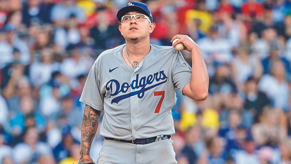 El exlanzador de Los Angeles Dodgers, Julio Urías, fue acusado de cinco delitos menores después de haber sido acusado por sospecha de violencia doméstica en septiembre pasado.