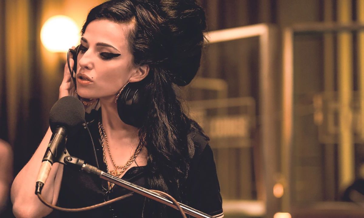 La cinta biográfica Back to Black, ofrecida como un homenaje post mortem a Amy Winehouse estrena hoy en cines entre críticas, expectativas y opiniones mixtas