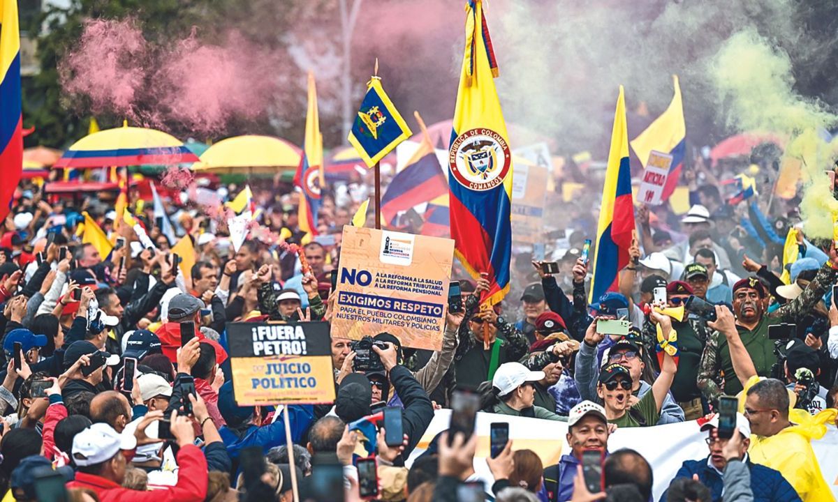 Al menos 500 mil personas se manifestaron ayer en las principales ciudades de Colombia, en la mayor protesta que ha enfrentado el Gobierno de Gustavo Petro desde que llegó al poder hace veinte meses