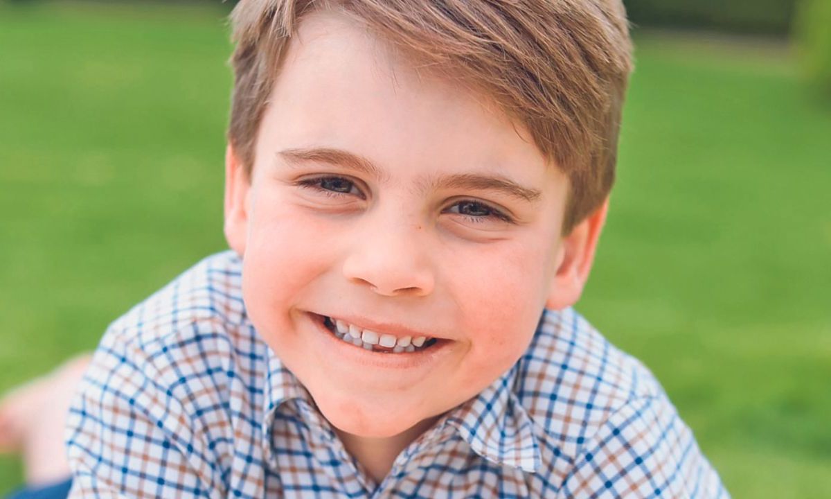La princesa de Gales, Kate Middleton, en medio de su tratamiento contra el cáncer, mantuvo la tradición de publicar en las redes sociales una foto de su hijo menor en cumpleaños número seis