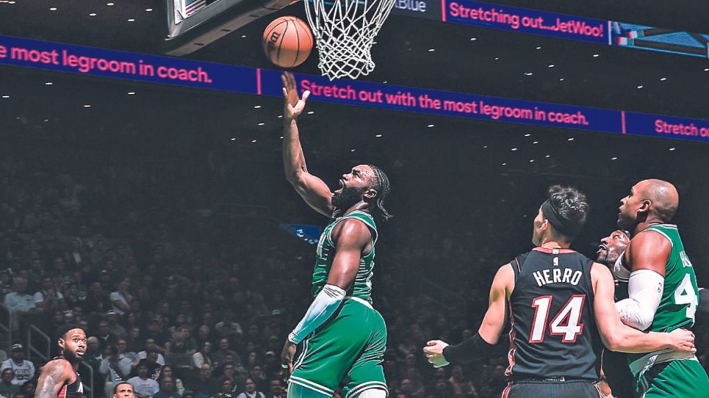 Más efectivos en el aro y con un rendimiento adecuado que lograron sostener los 48 minutos del encuentro, el Heat de Miami venció a los Celtics 101-111 en el TD Garden de Boston