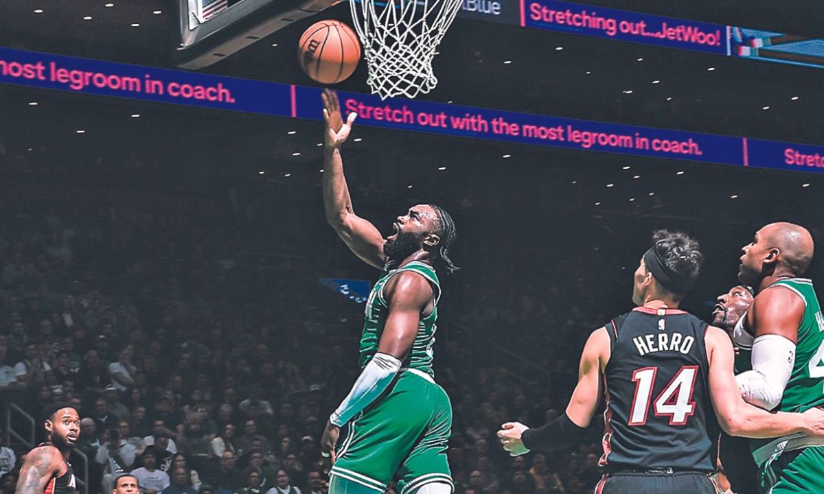 Más efectivos en el aro y con un rendimiento adecuado que lograron sostener los 48 minutos del encuentro, el Heat de Miami venció a los Celtics 101-111 en el TD Garden de Boston