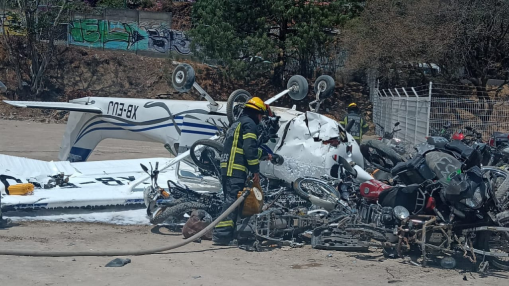 Avioneta se desploma en Atizapán de Zaragoza se reportan 3 heridos