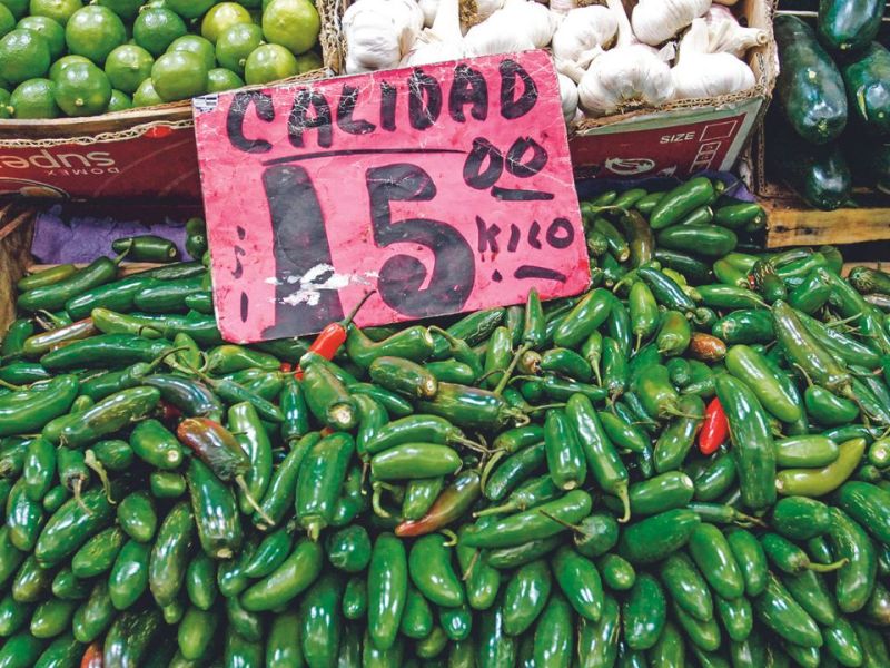 Alza del chile y el jitomate  impactan inflación en abril