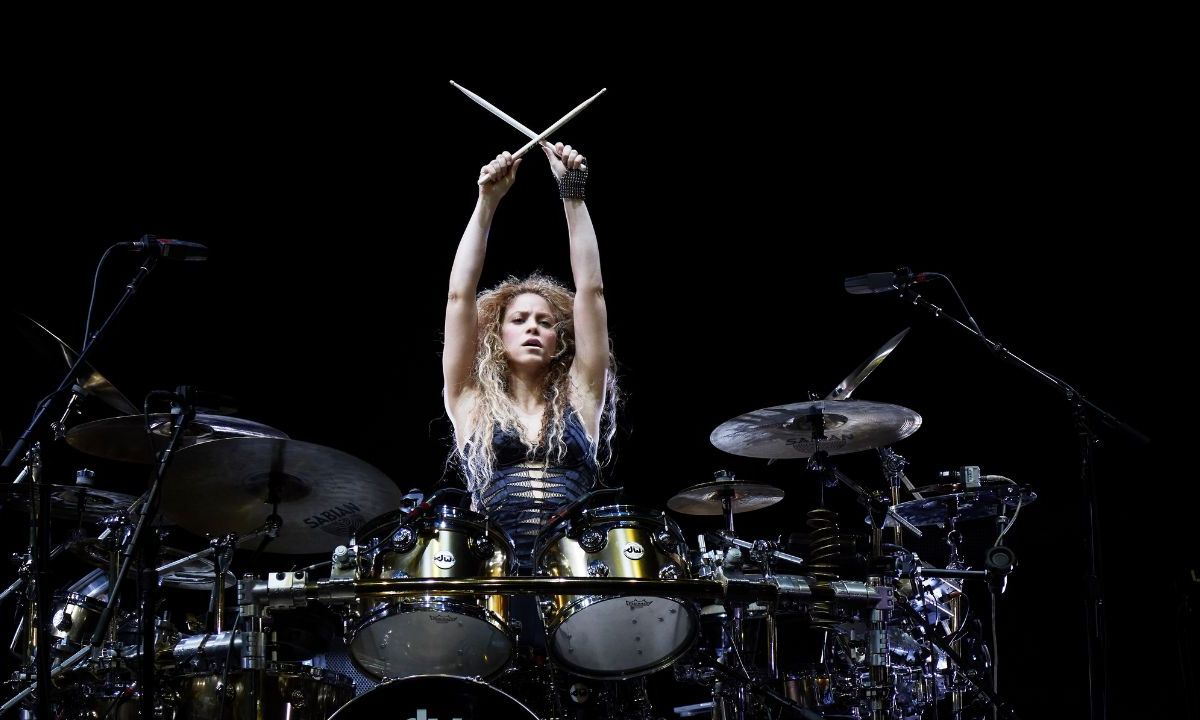Con todo el apoyo de sus fans y de la mano de la empresa Live Nation, Shakira anunció las primeras 14 fechas de Las Mujeres Ya No Lloran World Tour, misma que iniciará el 2 de noviembre en Palm Desert