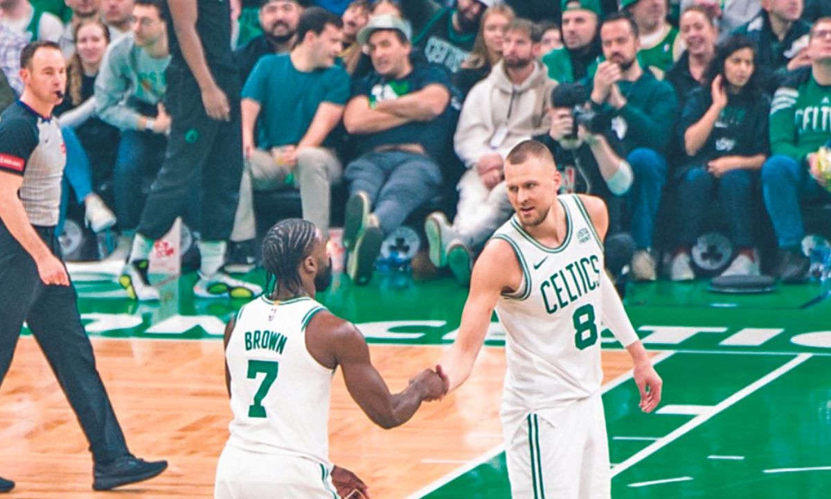 Limitados ante la ausencia de Jimmy Butler por una lesión en la rodilla, Miami Heat cayó 114-94 ante los Boston Celtics en el juego inicial de postemporada de ambos cuadros