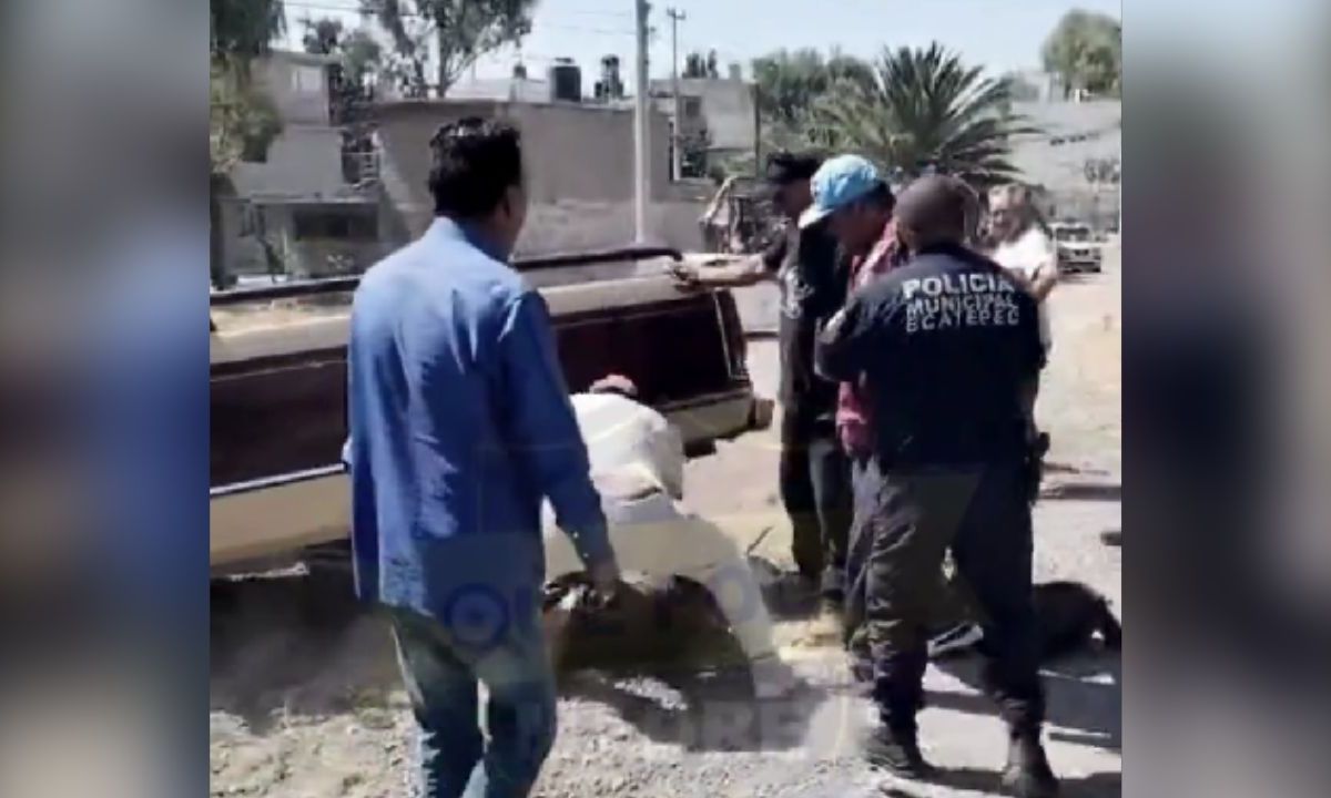 Intentan linchar a presunto conductor ebrio que arrolló a empleado de limpia de Ecatepec; hay un muerto