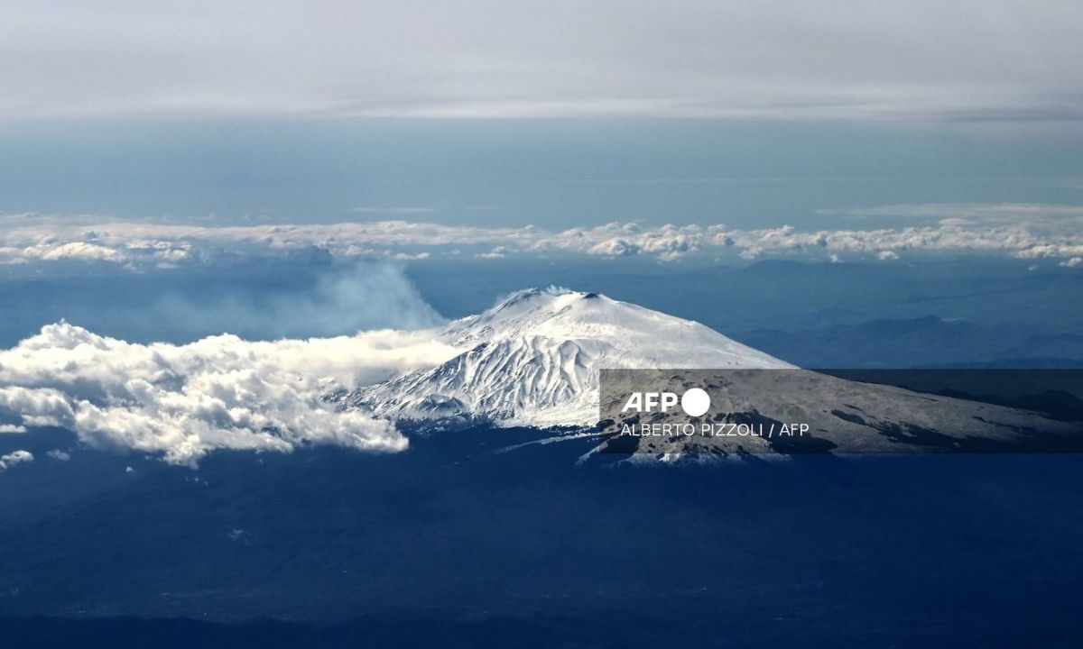 Foto:AFP|El volcán Etna de Italia lanza fascinantes anillos de gas volcánicos