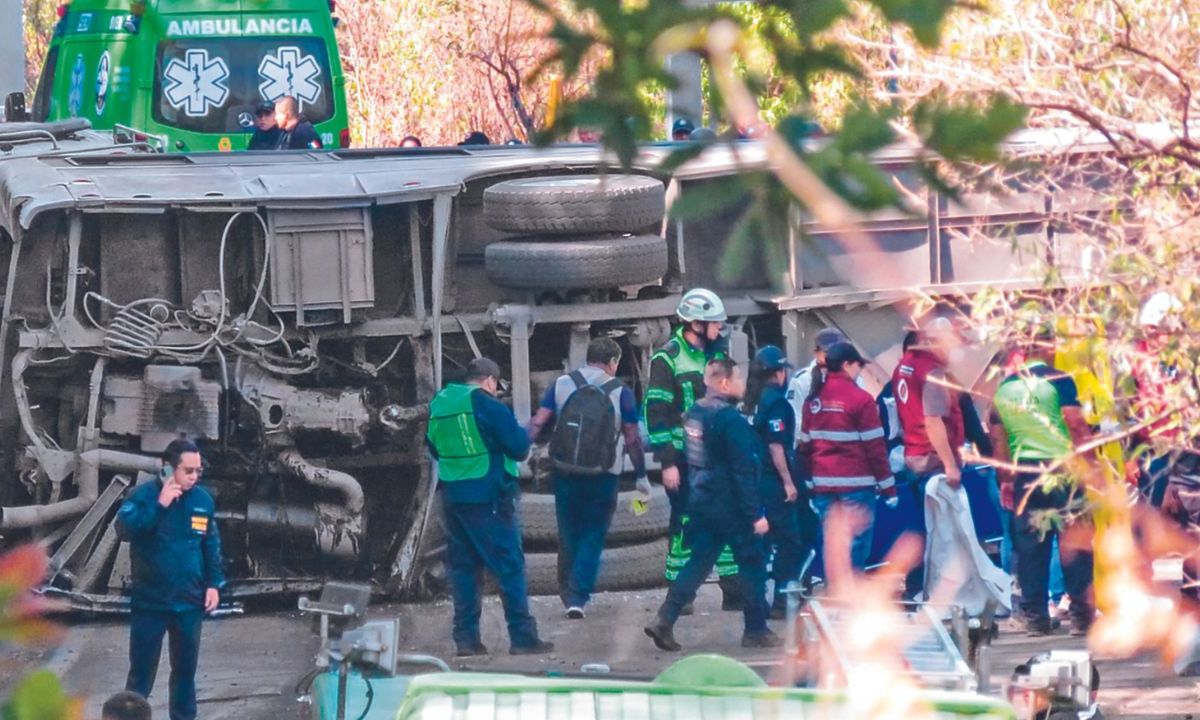 MAL DÍA. En el accidente en Malinalco, Estado de México, la presunta causa fue el exceso de velocidad, según los sobrevivientes.