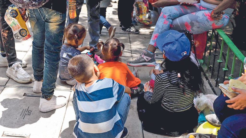 Cambios. Los niños migrantes tratan de adaptarse a costumbres mexicanas como juegos y dulces con chile, dijo la diputada Polimnia Romana Sierra.