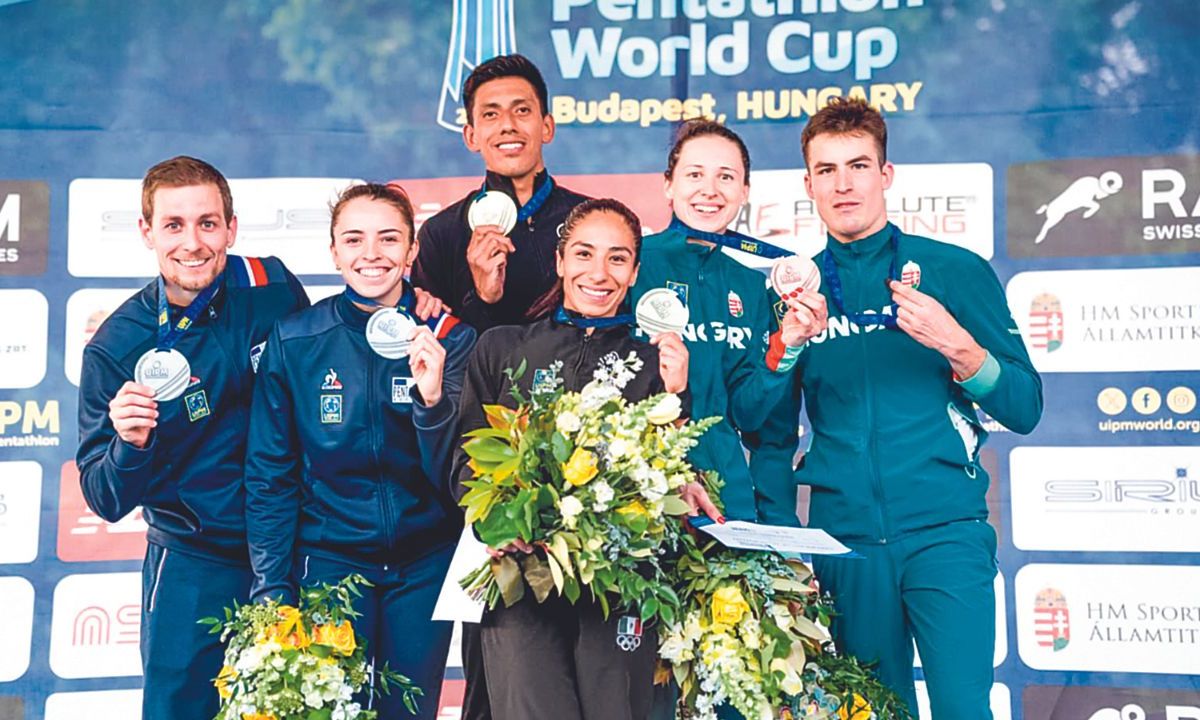 La pareja integrada por Mayan Oliver y Manuel Padilla ganó la medalla de oro en la final de relevos mixtos durante el último día de la Copa del Mundo de Pentatlón Moderno que se realizó en Budapest Hungría