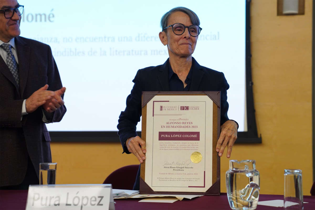 La poeta y traductora Pura López Colomé fue la octava galardonada con el Premio Alfonso Reyes en Humanidades.