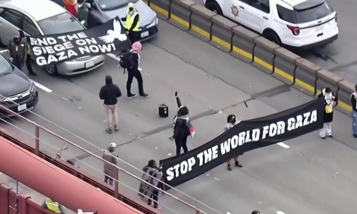 Manifestantes bloquean puente Golden Gate en EU en solidaridad con Palestina
