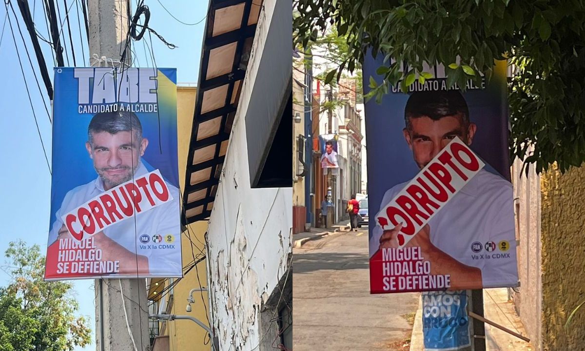 Un grupo de personas colocan con calcomanías la leyenda “Corrupto” encima de los pendones de campaña de Mauricio Tabe