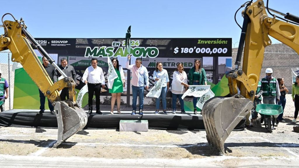 Ricardo Gallardo Cardona, arrancó la construcción de 58 paradores para dos líneas más, en Valle de los Fantasmas y una perimetral en Circuito Potosí