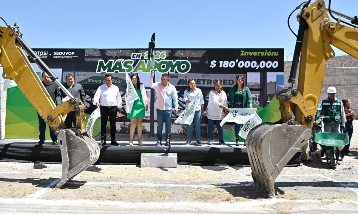 Ricardo Gallardo Cardona, arrancó la construcción de 58 paradores para dos líneas más, en Valle de los Fantasmas y una perimetral en Circuito Potosí