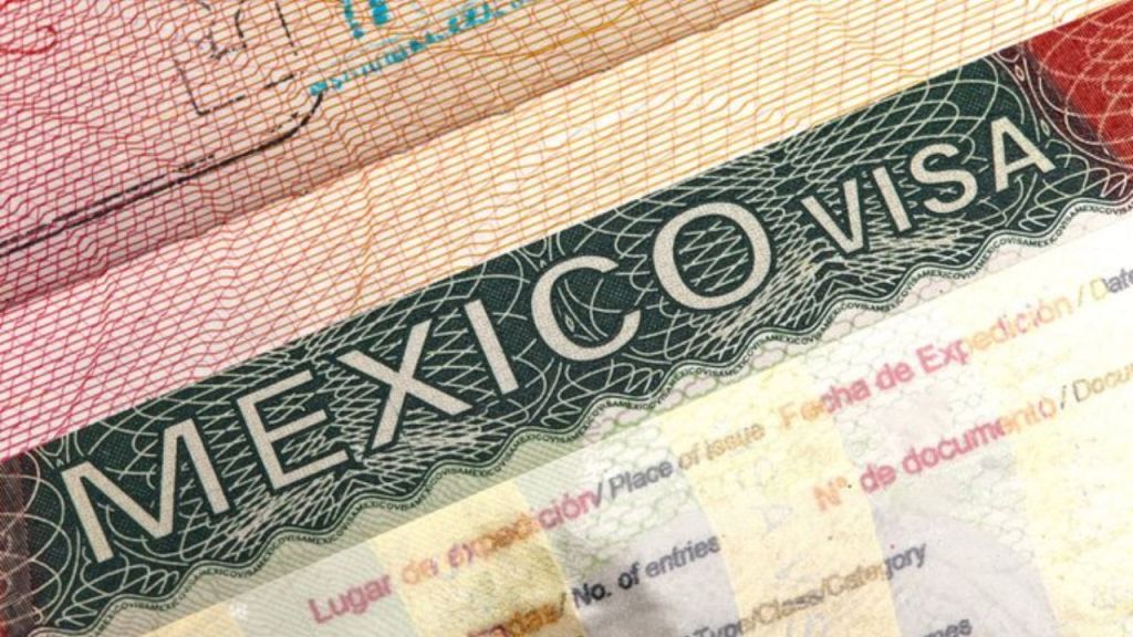 Perú frena decreto que exigía a mexicanos visa para ingresar al país