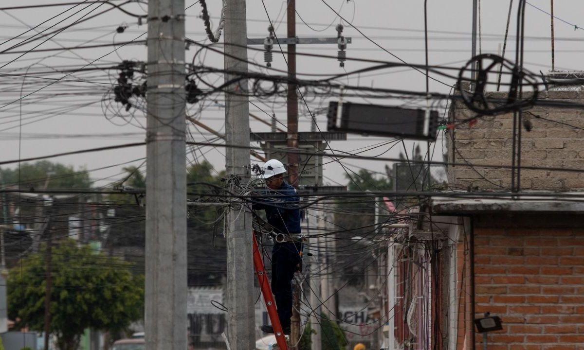 Foto:Cuartoscuro|Hombre sufre descarga eléctrica en Ecatepec; lo trasladan en helicóptero al hospital