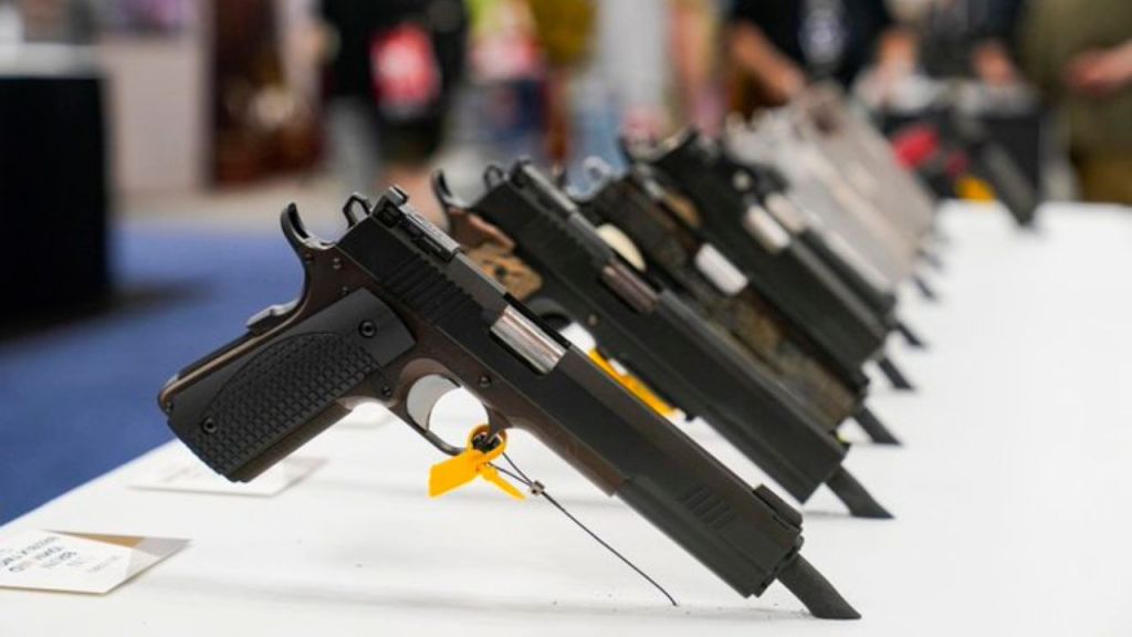 Tennessee aprueba que los profesores, directores y personal porten armas en las escuelas