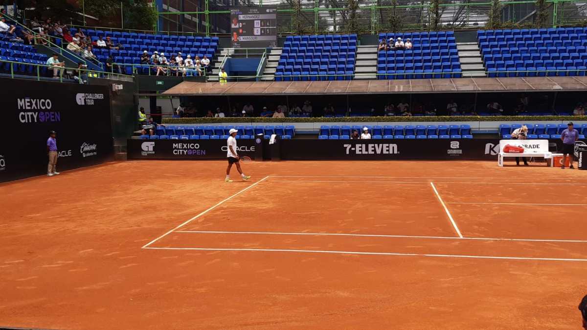 El tenista mexicano Alex Hernández se despidió del México City Open tras perder su encuentro con Skander Mansouri.