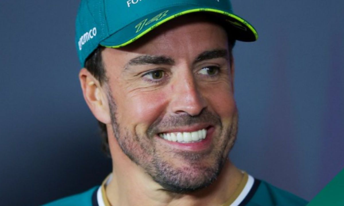 Foto:F1|Fernando Alonso acaba con rumores de Checo Pérez y renueva con Aston Martin