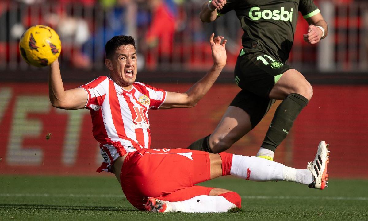 Un jugador mexicano más terminara una temporada para el olvido. Este sábado César Montes y el Almería perdieron la categoría de LaLiga.