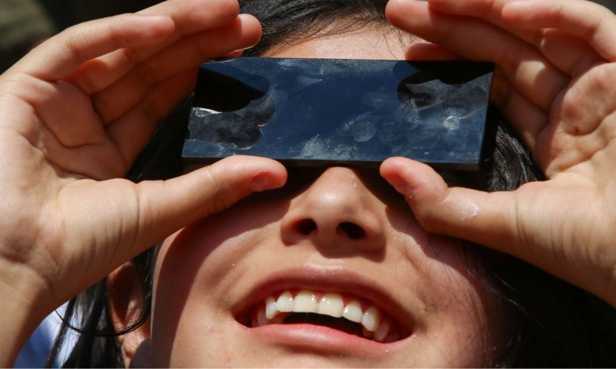 Foto:Cuartoscuro|“Que cosa tan espectacular”: Eclipse solar cautiva en la CDMX