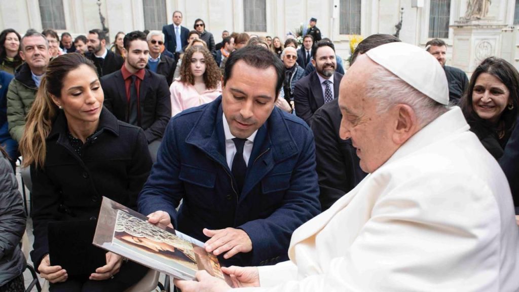 Foto:Especial|El Gobernador Mauricio Vila Dosal sostiene encuentro con el Papa Francisco en El Vaticano