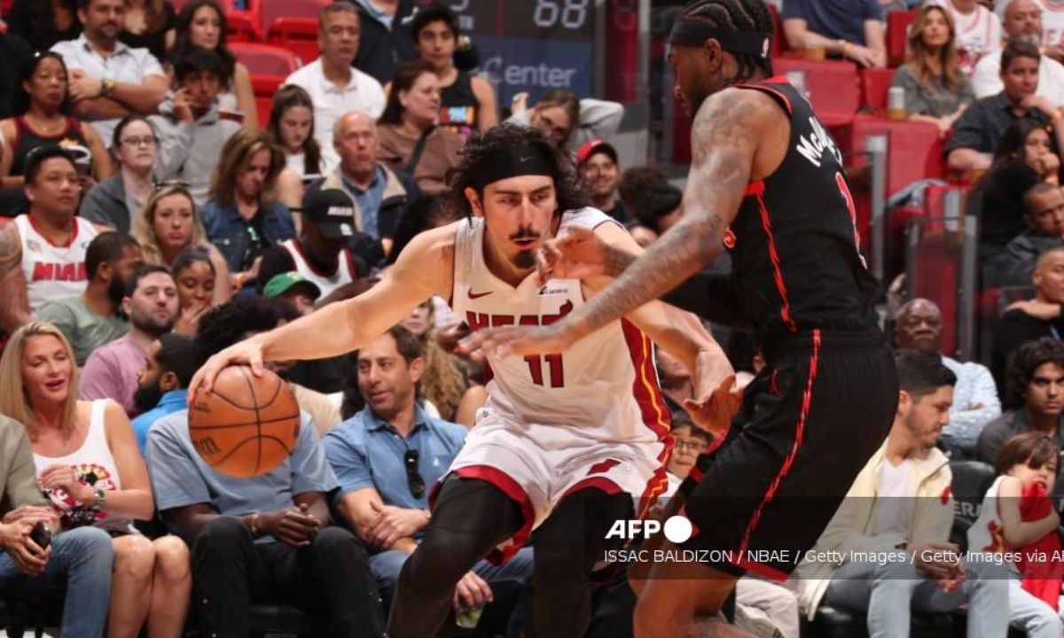 Foto:AFP|Miami Heat de Jaime Jáquez Jr gana previo al Play-In de la NBA