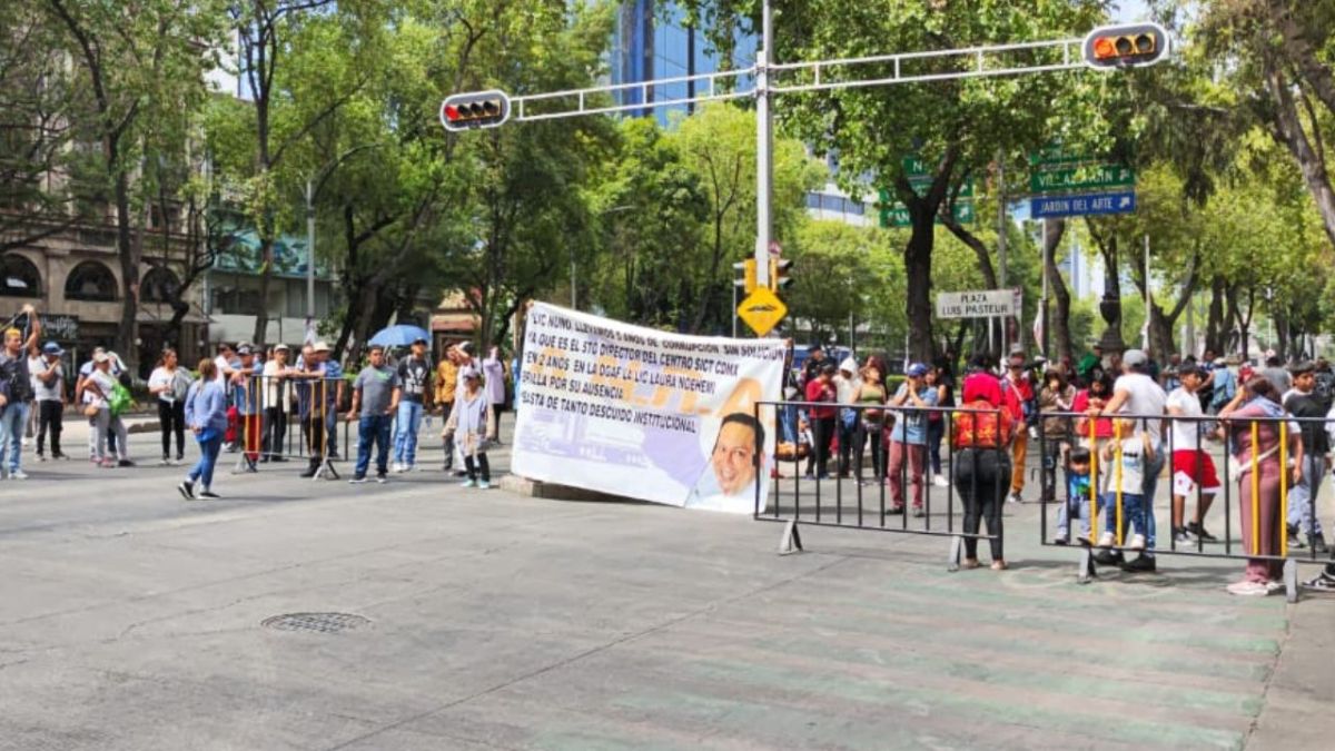 Foto:Captura de pantalla|Transportistas bloquean Paseo de la Reforma en ambos sentidos