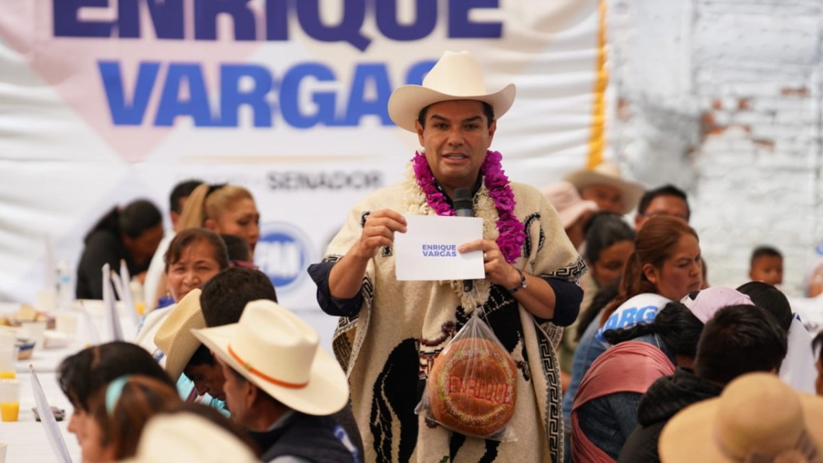La militancia y los panistas de San Felipe del Progreso, recibieron al candidato a Senador por la coalición Enrique Vargas del Villar.